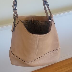 Elegant Tan Leather COACH Shoulder Bag